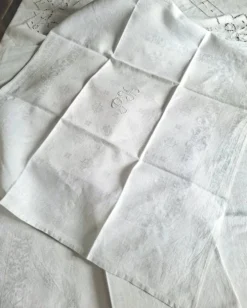 Nappe monogrammée ancienne et 8 serviettes de table
