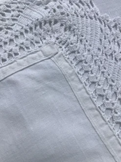 Nappe métis bord crocheté main 84cm x 91cm