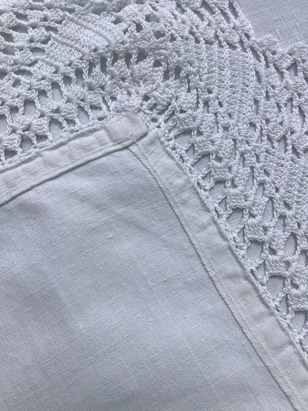 Nappe métis bord crocheté main 84cm x 91cm