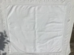Nappe métis bord crocheté main 84cm x 91cm