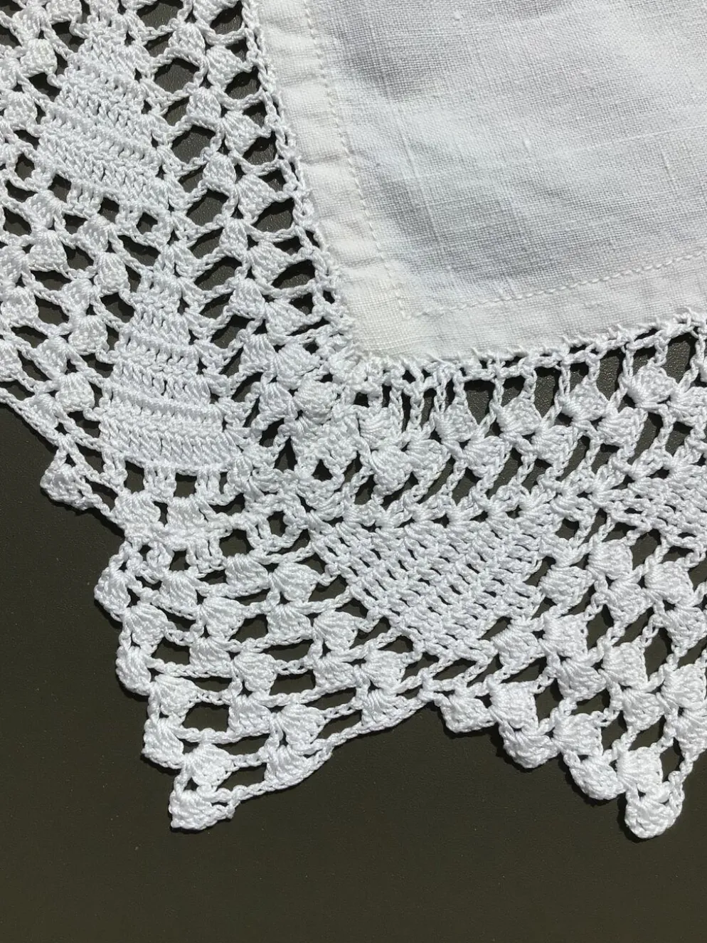 Nappe métis bord crocheté main 84cm x 91cm