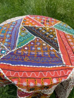Nappe orientale à miroir et broderie