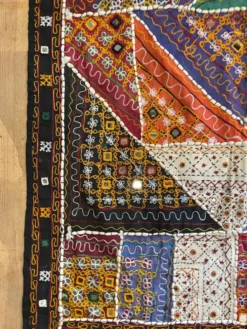 Nappe orientale à miroir et broderie