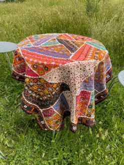 Nappe orientale à miroir et broderie