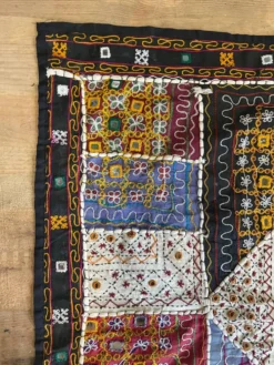 Nappe orientale à miroir et broderie