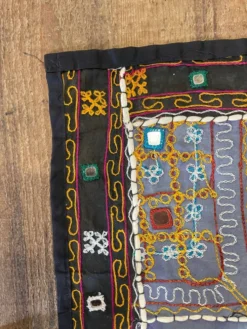 Nappe orientale à miroir et broderie