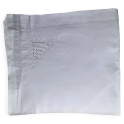 Nappe rectangulaire motif ajouré brodé