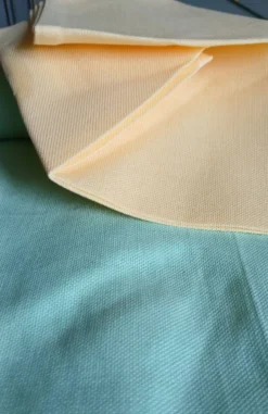 Nappe vert d'eau & 6 serviettes jaunes, France vers 1980