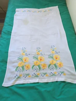 Nappe vintage brodée