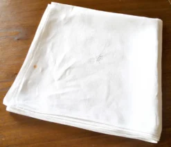 Nappe vintage en coton damassé pour table ronde monogramme MR *D4*