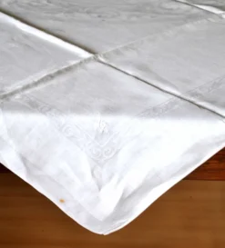 Nappe vintage en coton damassé pour table ronde monogramme MR *D4*