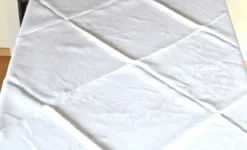 Nappe vintage en coton damassé pour table ronde monogramme MR *D4*