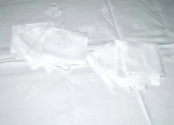 Nappe vintage en coton métis damassé 130x150 décor fleuri monogramme médaillon BV + 10 serviettes *M