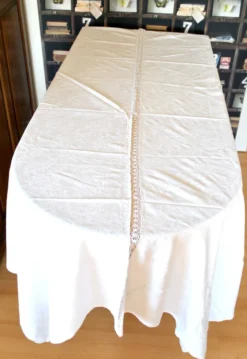 Nappe vintage en métis damassé et orné d'une dentelle centrale 145x170 *Z*