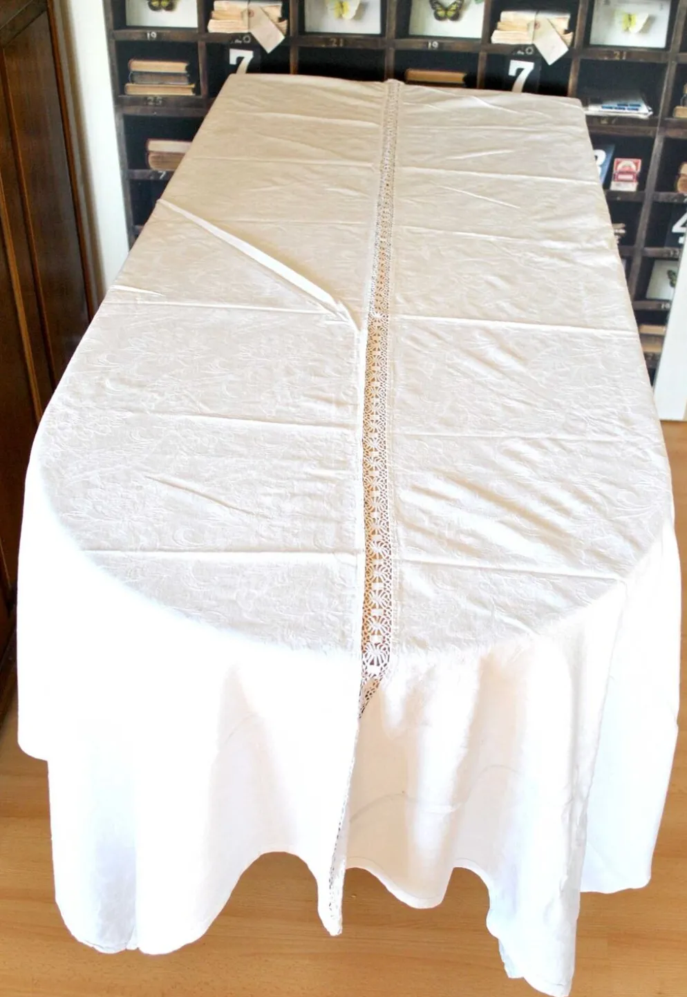 Nappe vintage en métis damassé et orné d'une dentelle centrale 145x170 *Z*