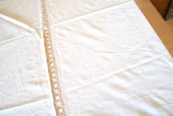 Nappe vintage en métis damassé et orné d'une dentelle centrale 145x170 *Z*