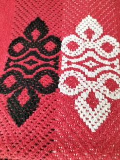 Nappe vintage graphique rouge et 8 serviettes assorties