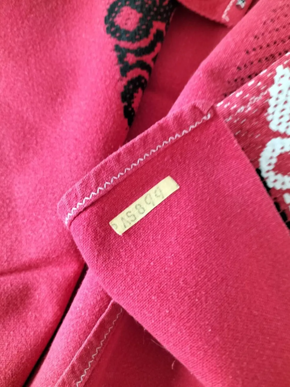 Nappe vintage graphique rouge et 8 serviettes assorties