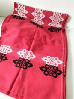 Nappe vintage graphique rouge et 8 serviettes assorties