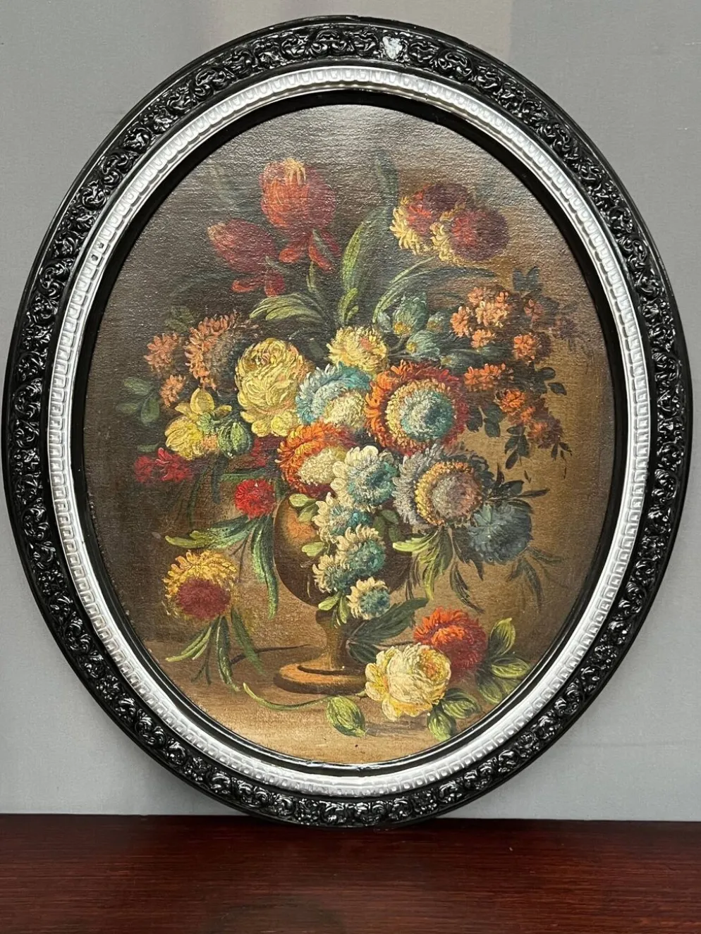 Nature morte ancienne avec des fleurs.