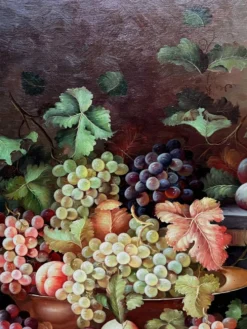 Nature morte avec fruits. Huile sur toile. Signé.