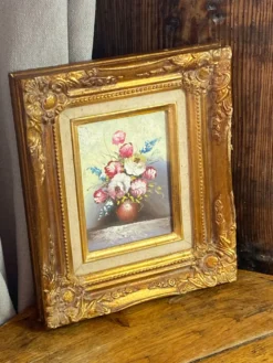 Nature morte, peinture sur isorel, encadrement en bois et stuc