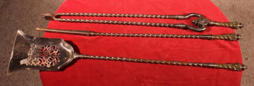 Nécessaire de cheminée début XIX eme acier et bronze