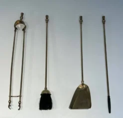 Nécessaire de cheminée de style néoclassique en laiton modèle ananas