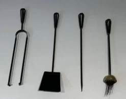 Nécessaire de Feu Design en Métal Laqué Noir et Laiton Poli. France. Vers 1