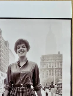 NEW YORK Années 50 – 2 jeunes femmes sur la 5°av - Élégance & Street Life
