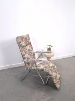 Nouveau fauteuil de jardin italien des années 70, réglable et pliable, avec fleurs.