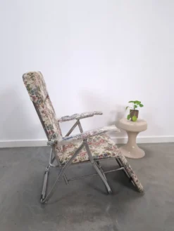 Nouveau fauteuil de jardin italien des années 70, réglable et pliable, avec fleurs.