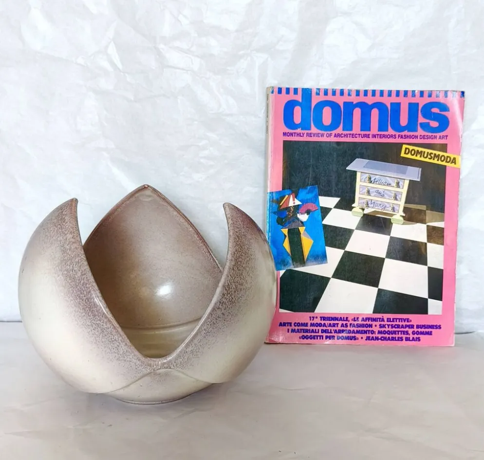 Objet décoratif en céramique émaillée postmoderne attribué à Giovanni Bertoncello