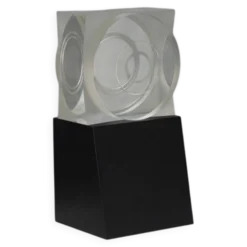 Objet géométrique en plexiglas de Maurice Ruche, 1972
