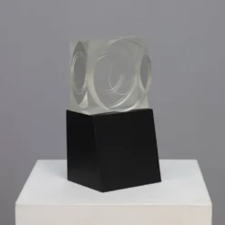 Objet géométrique en plexiglas de Maurice Ruche, 1972
