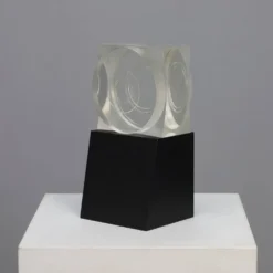 Objet géométrique en plexiglas de Maurice Ruche, 1972