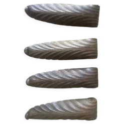 4 objets décoratifs en bois sculpté