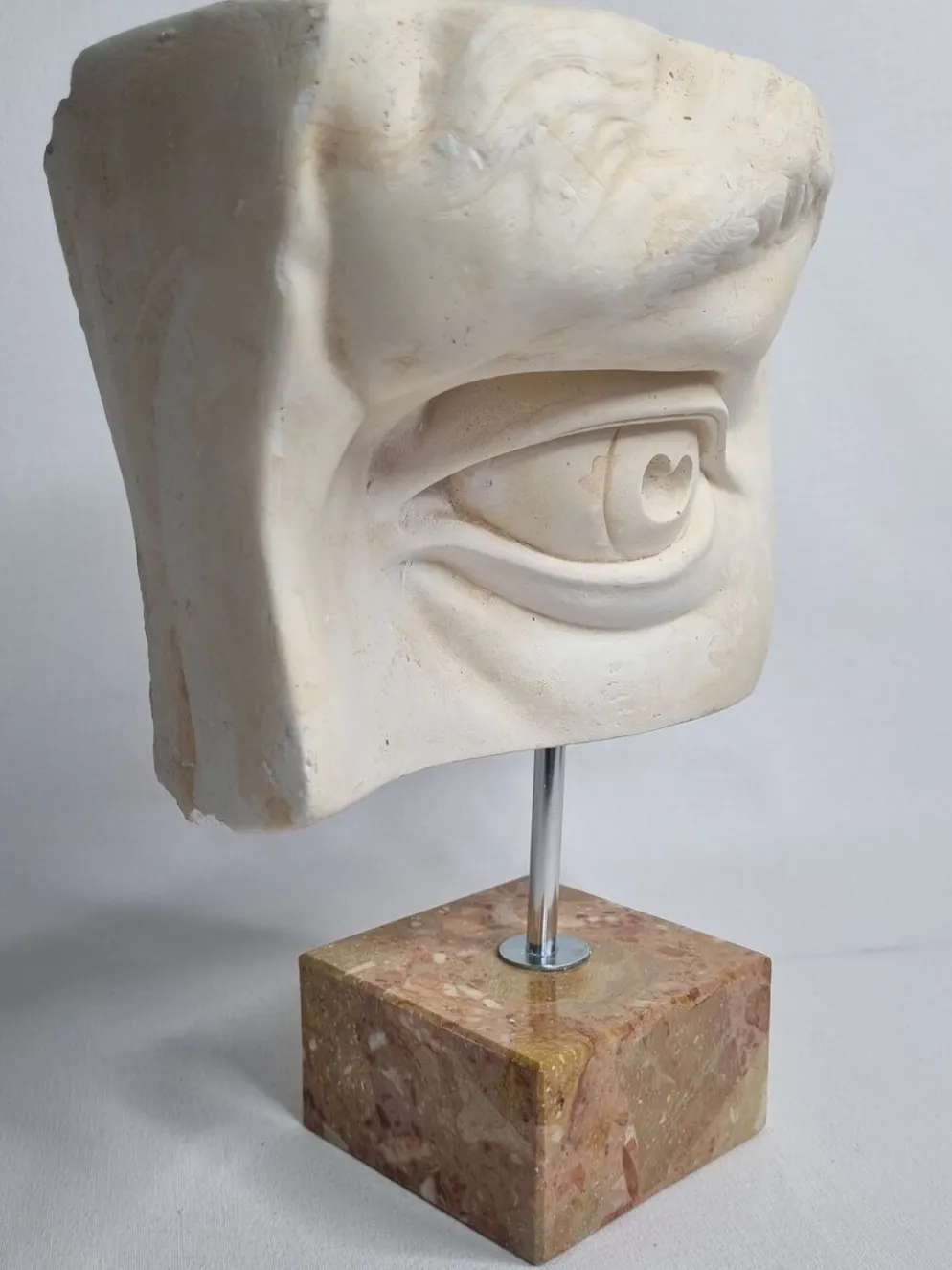 Oeil du "David" de Michelangelo moulage vintage d'après Brucciani, sur socle, 27 cm