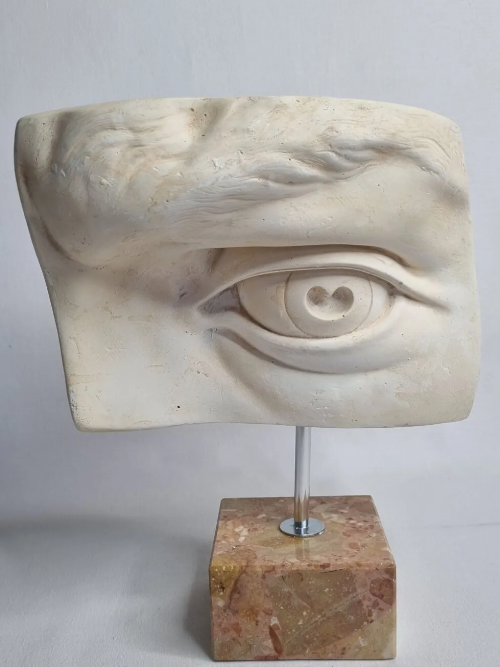 Oeil du "David" de Michelangelo moulage vintage d'après Brucciani, sur socle, 27 cm
