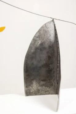 Olivier Vonet Sculpture en métal laqué noir, rouge et jaune. Contemporain
