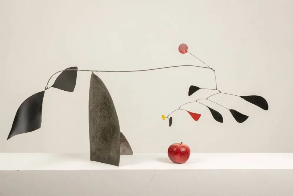 Olivier Vonet Sculpture en métal laqué noir, rouge et jaune. Contemporain