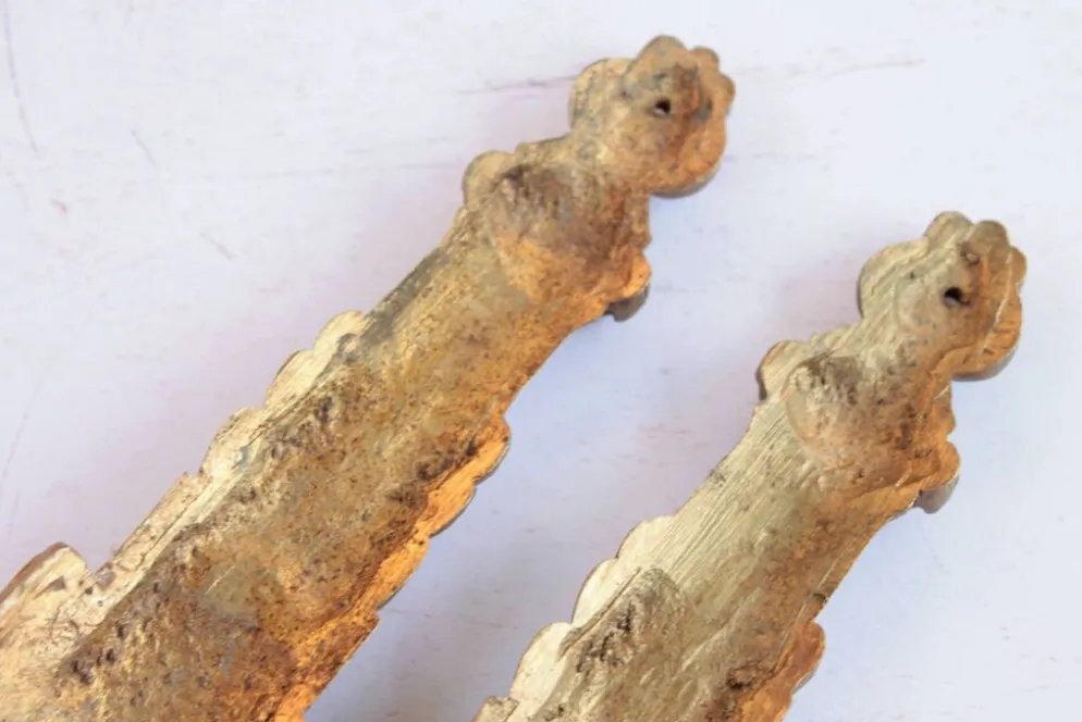 2 ornements de meuble anciens en bronze