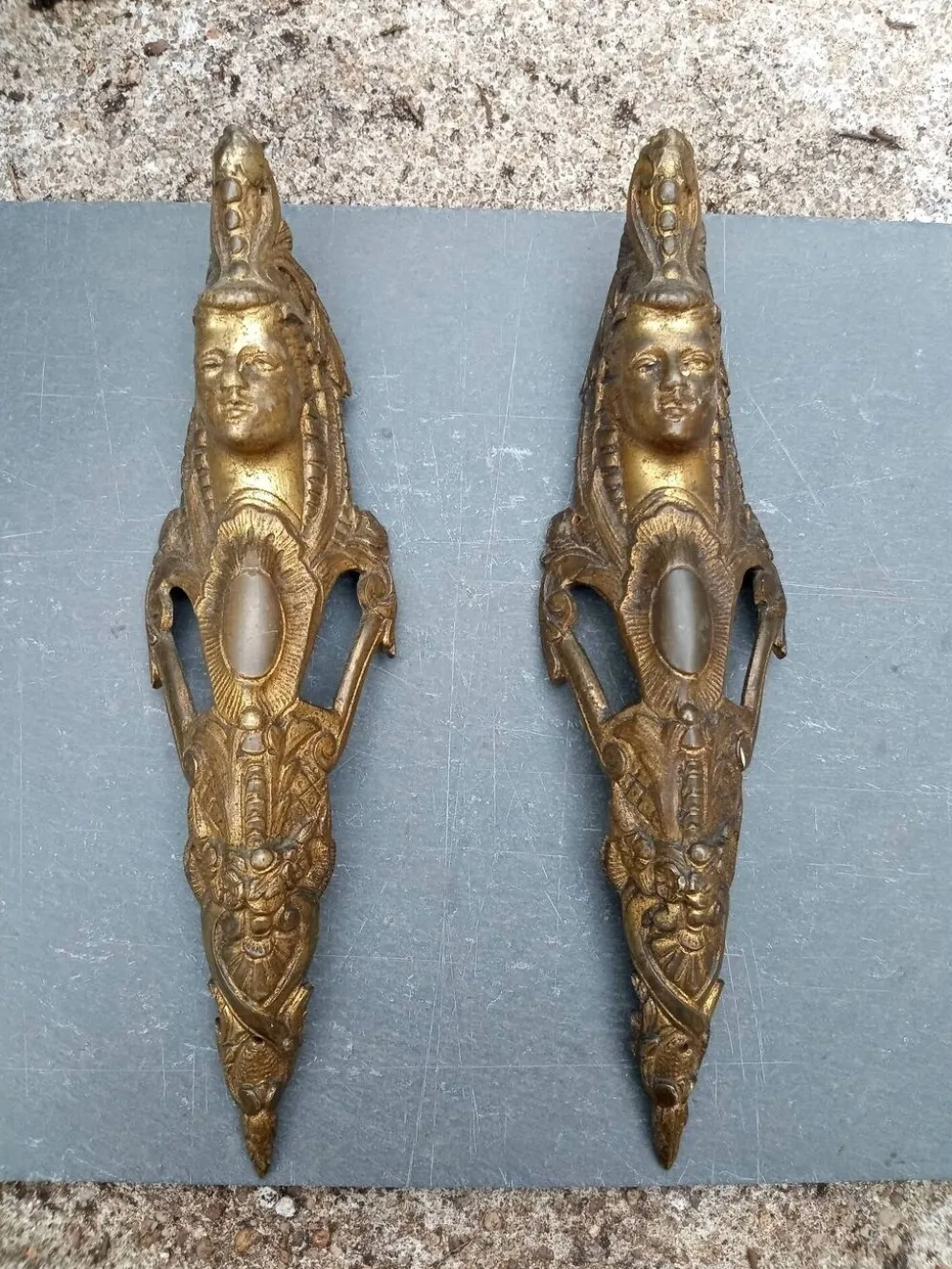 2 ornements en bronze pour meuble, XIXe siècle