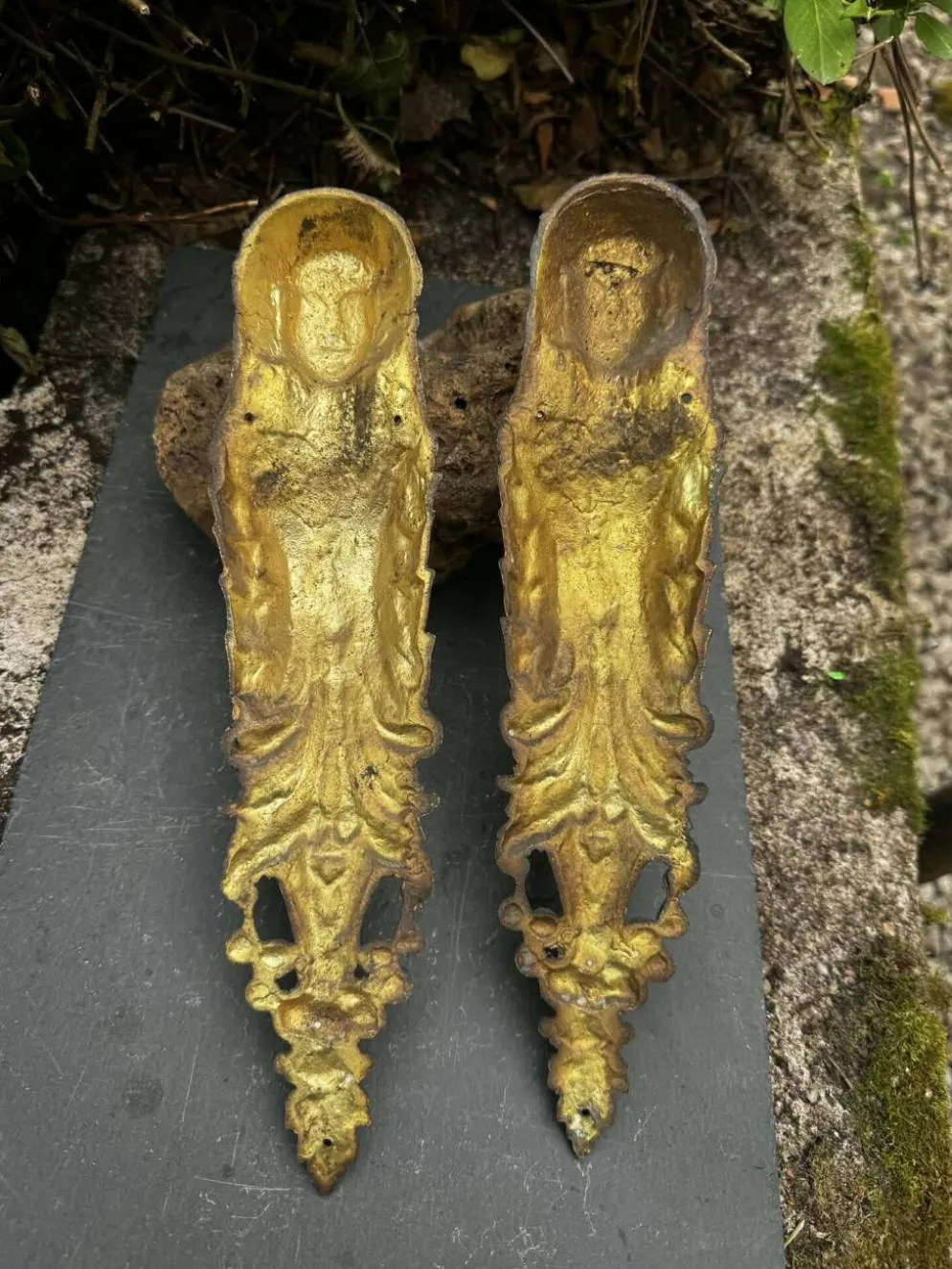2 ornements en bronze pour meuble, XIXe siècle