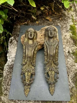 2 ornements en bronze pour meuble, XIXe siècle