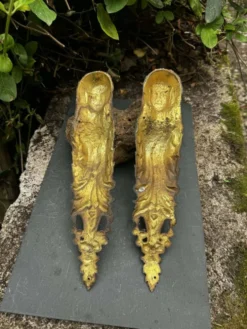 2 ornements pour meuble en bronze Art Nouveau