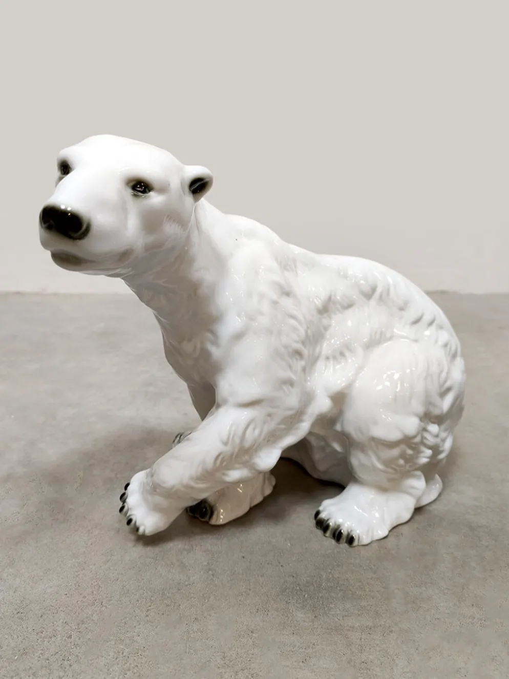 Ours polaire en porcelaine vintage de grande taille Royal Dux