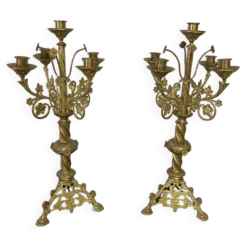 Paire d'anciens candélabres d'autel en laiton doré du XIX ème
