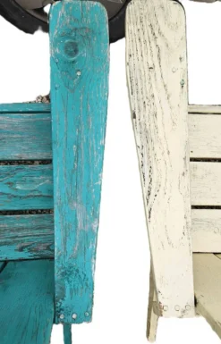 Paire d'anciens fauteuils de jardin en bois peint