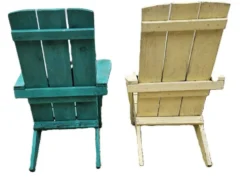 Paire d'anciens fauteuils de jardin en bois peint
